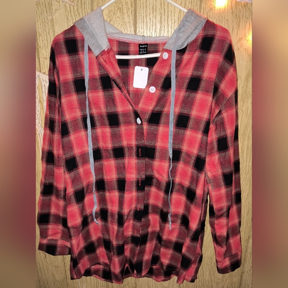 CLOSET CLOSEDOWN 🚨 ⚠️ NWOT Shein Women's Red and Black Hooded Flannel Button up